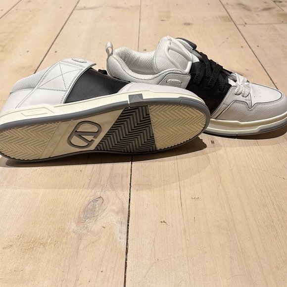 Brand new never worn Valentino open skate sneaker. Size 44 - Picture 2 of 4